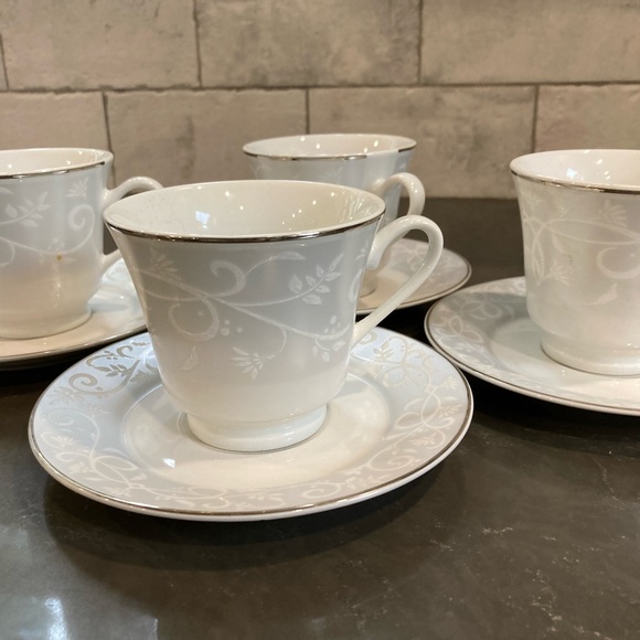 Coffee cups, saucers and creamer. Chris Madden for home collection. - Picture 2 of 6